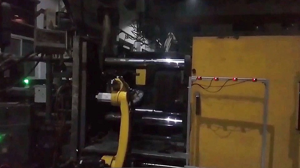 AIR25-1700汽配铝合金压铸上下料、水冷及冲切